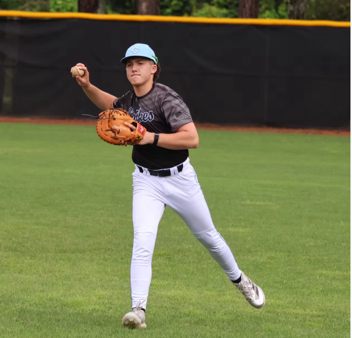 Ready for open communication with college coaches.
Hayes Edwards 2027
RHP, Catcher, utility player . 
Palmetto High School.
✅GPA 4.9
✅RHP FB 80-84mph
✅Catcher/ pop time 1.96 velo 79
✅INF velo 80mph
✅Exit velo 92 
✅6’0 / 184lbs
☎️864-357-5306
📧Hayesedwards2027@gmail.com