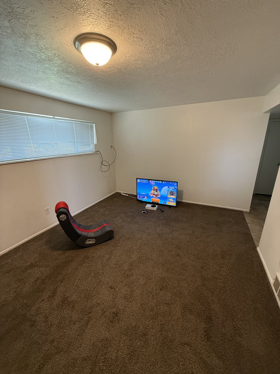 StuckForHours's tweet image. New crib rate my setup