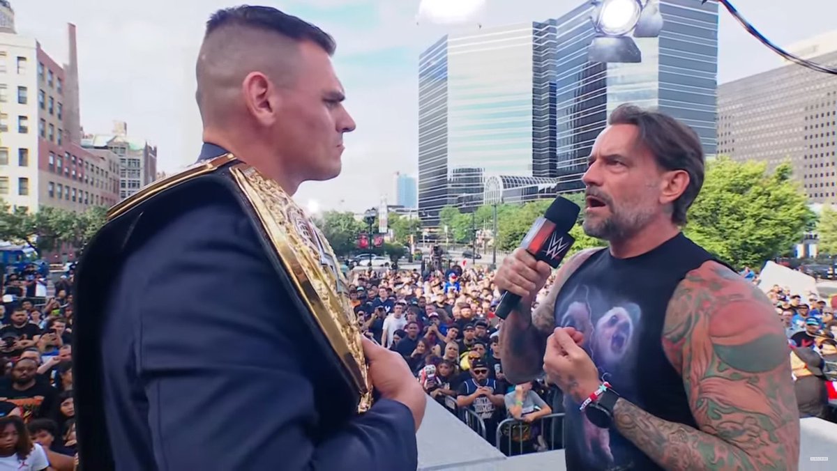 SuperWrestlng's tweet image. 🚨🚨🚨🚨🚨

سي ام بانك يعلنها ||
"هذا هو صيف بانك وغداً سأصبح بطل العالم للوزن الثقيل".🔥