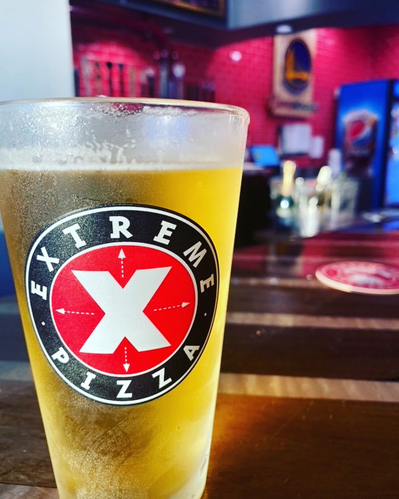 International Beer Day has arrived! Join us for a sip of your favorite brew paired with some tasty Extreme Pizza! Beer selection and availability varies by location. We ID 21+ Photo by Shep W. #ExtremePizza #beer #lunch #friday #fridayvibes #pizzadelivery #InternationalBeerDay