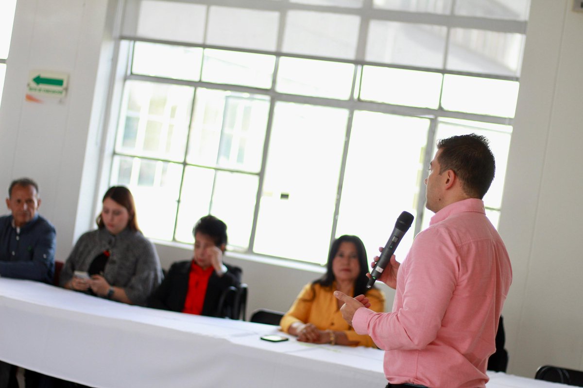 RonaldBonillaR's tweet photo. Dimos inicio al tercer nivel del diplomado en Formación de Líderes Sociales en #Manizales. Cerca de 50 ciudadanos, veedores e interesados en ejercer control social se capacitarán con docentes de la @umanizales durante 120 horas. https://t.co/PJK6k5NViQ