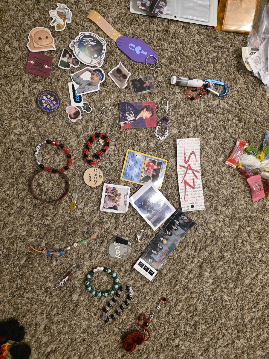 connectedrootz's tweet image. All my freebies from #ateezchicago &amp;amp; #straykidschicago 🥹❤️

My first 2 kpop concerts were a dream! 
I had the best time at both. Atiny &amp;amp; Stay you're amazing 💕🫂