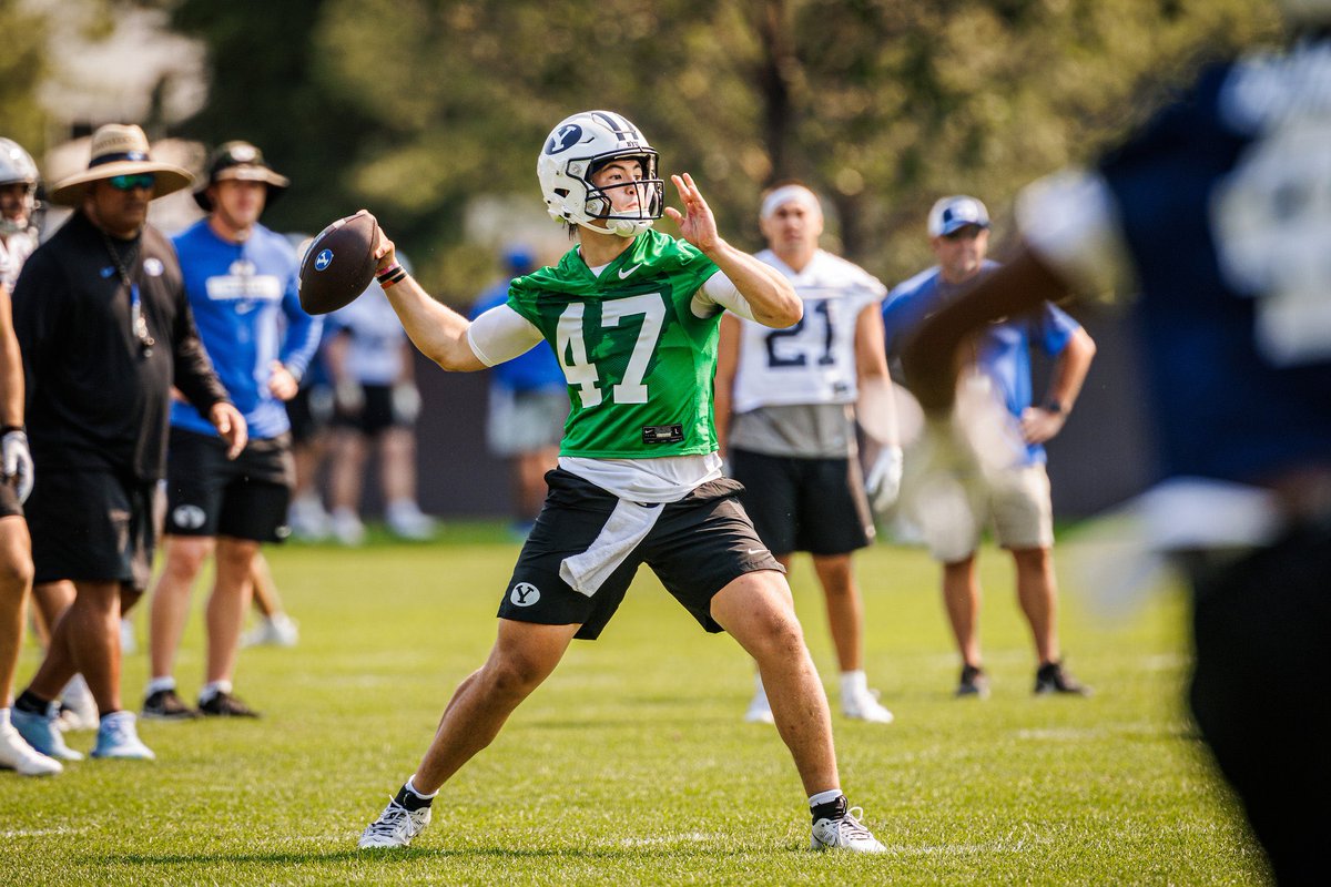 SportyMcSports's tweet image. Our QB could beat up Utah’s Linebackers. 

All of them. 

At the same time.