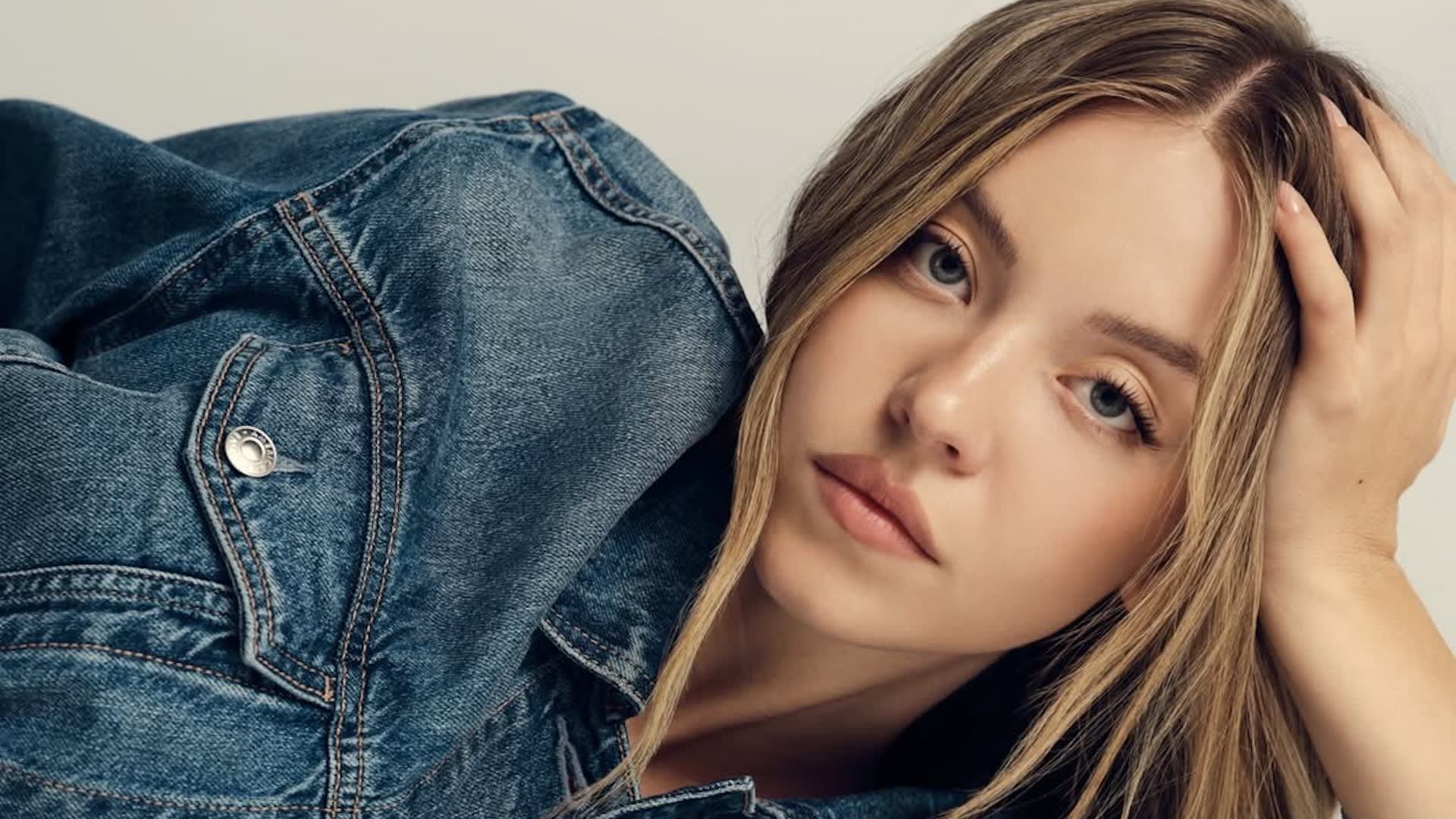 Complex on X: "American Eagle stands by Sydney Sweeney and its 'Great  Jeans' ad as controversy over racial undertones heats up. Full story:  https://t.co/DKv3E1Oe4W https://t.co/IBen1rNIpm" / X