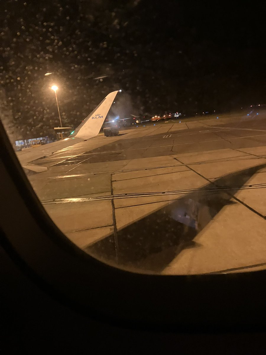 Een minuut geleden dan toch eindelijk geland op Norwich. Overal waar we komen….

#nacpraat #💛🖤