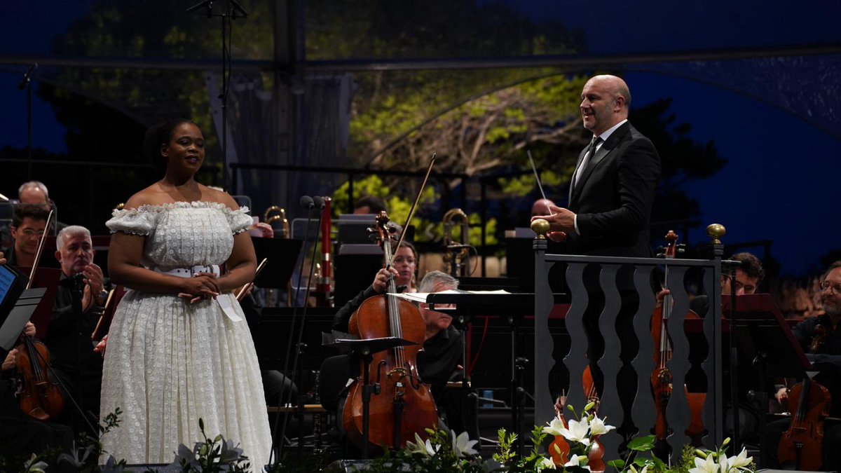 🎶 Amb una gala protagonitzada per Pretty Yende, ha arrencat la 5a edició del #FestivalCapRocat.

La soprano sud-africana ha ofert un repertori inèdit a Espanya, amb l’<a href="/OrqSimfIB/">Orquestra Simfònica Illes Balears</a> i el mestre Riccardo Frizza.
Una nit d’òpera memorable al cor del Mediterrani.