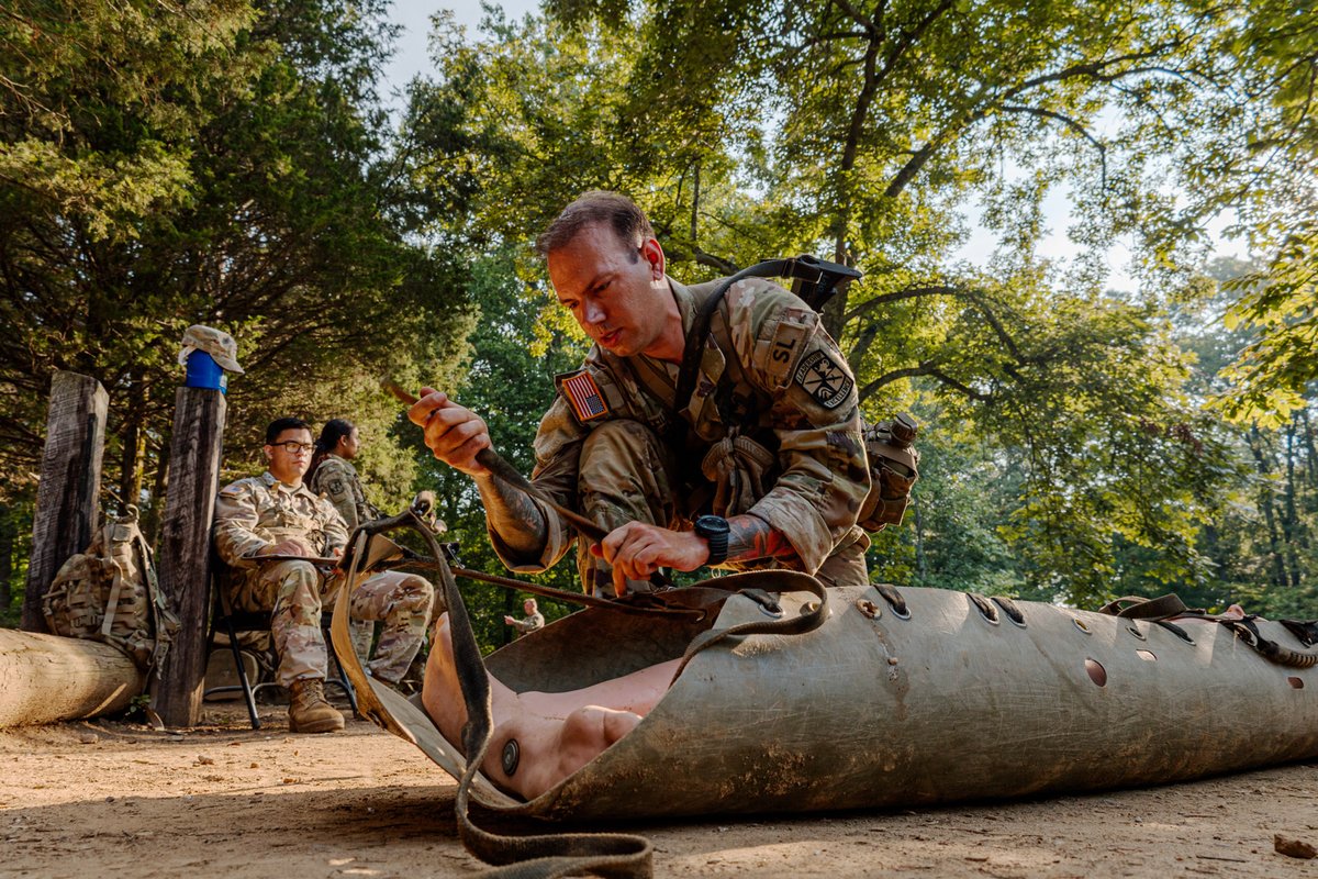 ArmyROTC's tweet photo. Equipping 10th Regiment #AdvancedCamp Cadets with first aid skills at #CadetSummerTraining one step at a time.
For more #CST2025 content click the link in our bio!π
πΈ: Nathan Abbott, CST Public Affairs Office https://t.co/oaow5rScYs