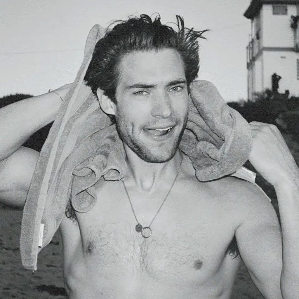 corenswetclairo's tweet photo. GET THIS MAN IN A CALVIN KLEIN AD‼️🗣️ https://t.co/RQ7c23sbY2