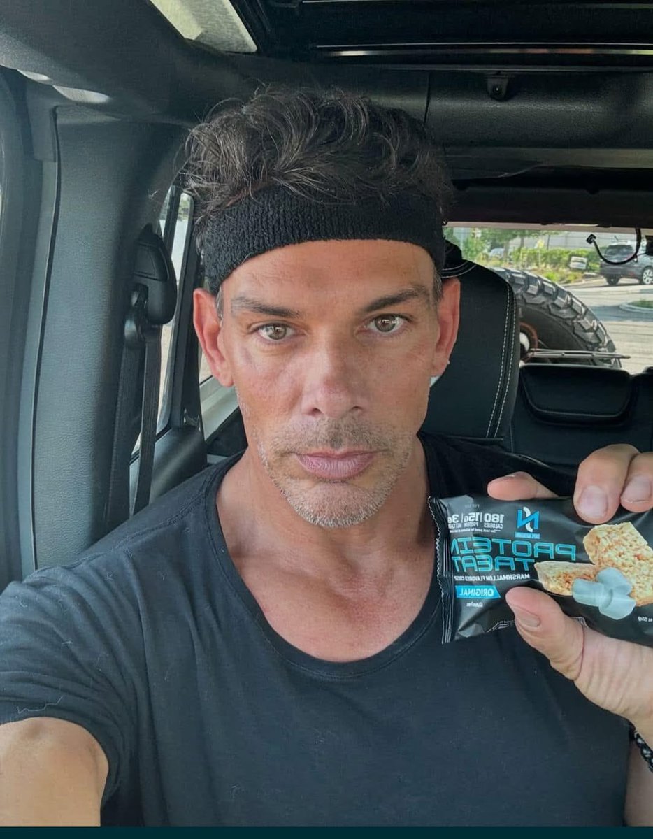 Coming home from hike and gym. Amazing how ya clean up after a shower 😂😂. #headband 

 Now Sitting in traffic having a sepenutrition Protein Treat with a cup of coffee..

Great news coming ... We are working BTS!!
#blessed #letsgo