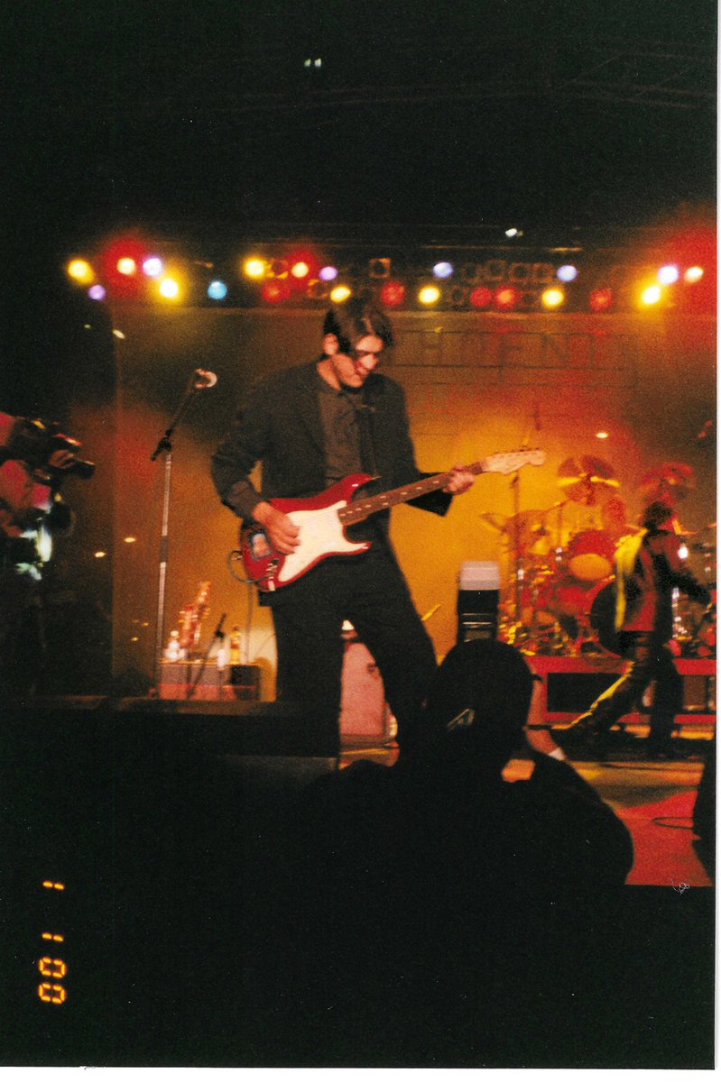 GBsArchives's tweet photo. Happy (bonus) Flashback Friday! Jesse at PHX 2000 Celebration (12/31/1999). 📷: C. Harrison
#GinBlossoms #Phoenix2000 #JesseValenzuela https://t.co/10DX9bBTb9