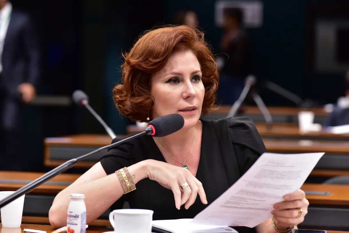 🚨FORÇA E MUITA FORÇA: Carla Zambelli (PL-SP) alega que a comida do presídio da Itália é muito ruim. Além disso, a nossa representante alega que a cela onde está detida tem espaço apenas para 100 presidiárias, mas lá se encontram 369 detentas!🇧🇷👍😎😂😀