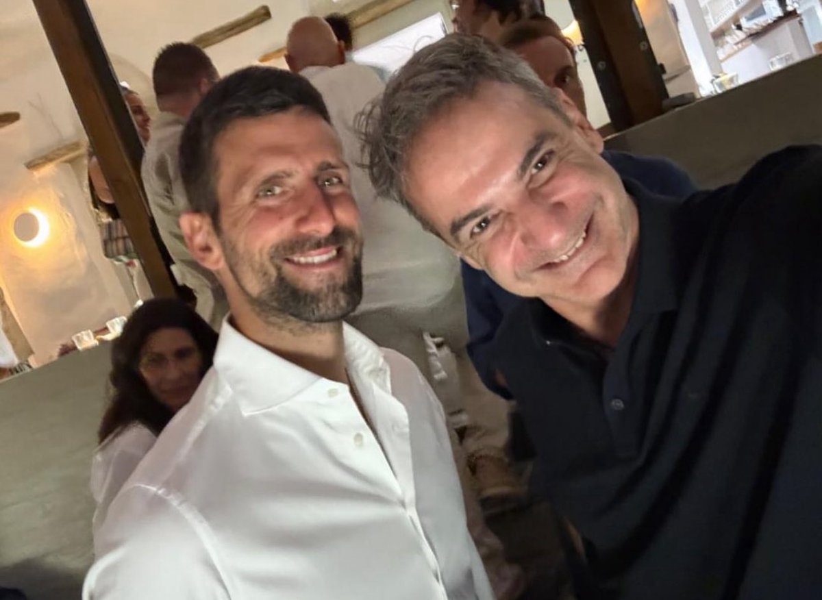 Stefanos Damianidis (@dstefanos) on Twitter photo Άμα ξαναδείς grand slam Νόβακ σφύρα μου!
ΥΓ: Ρε συ <a href="/kmitsotakis/">Kyriakos Mitsotakis</a> εσύ δεν είχες βάλει στα πρωτοπαλίκαρά σου στον ΣΚΑΙ να λένε τον <a href="/DjokerNole/">Novak Djokovic</a> ΑΝΤΙΕΜΒΟΛΙΑΣΤΗ ΨΥΧΟΠΑΘΗ; Μάλλον δεν το ήξερε ο άνθρωπος γιατί αλλιώς αντί για σέλφι θα έφευγες με κανένα μπαλάκι στο στόμα! #Μητσοτακης Άμα ξαναδείς grand slam Νόβακ σφύρα μου!
ΥΓ: Ρε συ <a href="/kmitsotakis/">Kyriakos Mitsotakis</a> εσύ δεν είχες βάλει στα πρωτοπαλίκαρά σου στον ΣΚΑΙ να λένε τον <a href="/DjokerNole/">Novak Djokovic</a> ΑΝΤΙΕΜΒΟΛΙΑΣΤΗ ΨΥΧΟΠΑΘΗ; Μάλλον δεν το ήξερε ο άνθρωπος γιατί αλλιώς αντί για σέλφι θα έφευγες με κανένα μπαλάκι στο στόμα! #Μητσοτακης