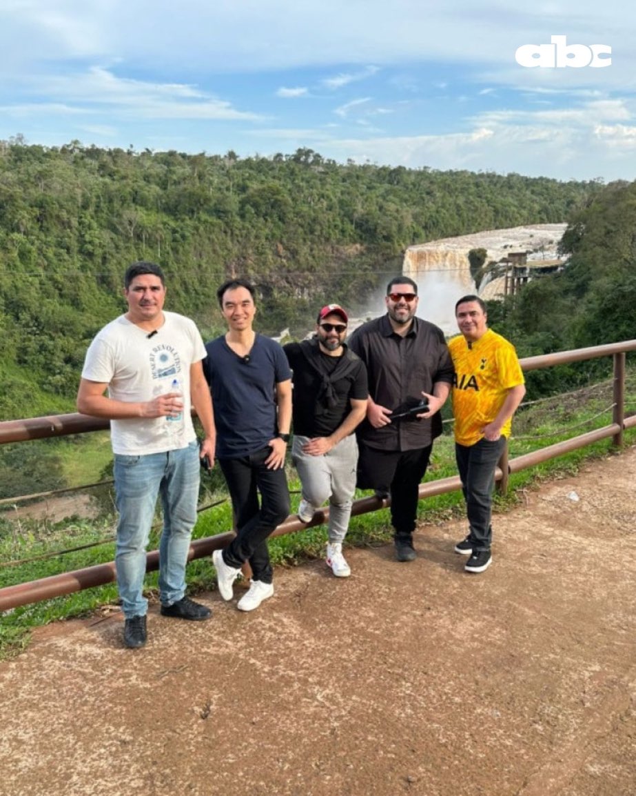 somosciclon's tweet image. el resacado permanente, el koreko, el enano, el gordo y el futbolista frustrado

es el grupo de amigos perfecto