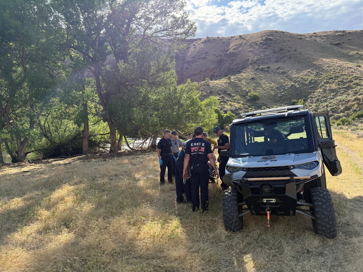 This past Sunday, crews from Eagle Fire Stations 5, 2, and 1 responded to a call for a hiker with a severely sprained ankle in the Hidden Springs foothills.
Great teamwork and a job well done by all involved!
#EagleFire #eaglefiredepartment #foothillsrescue