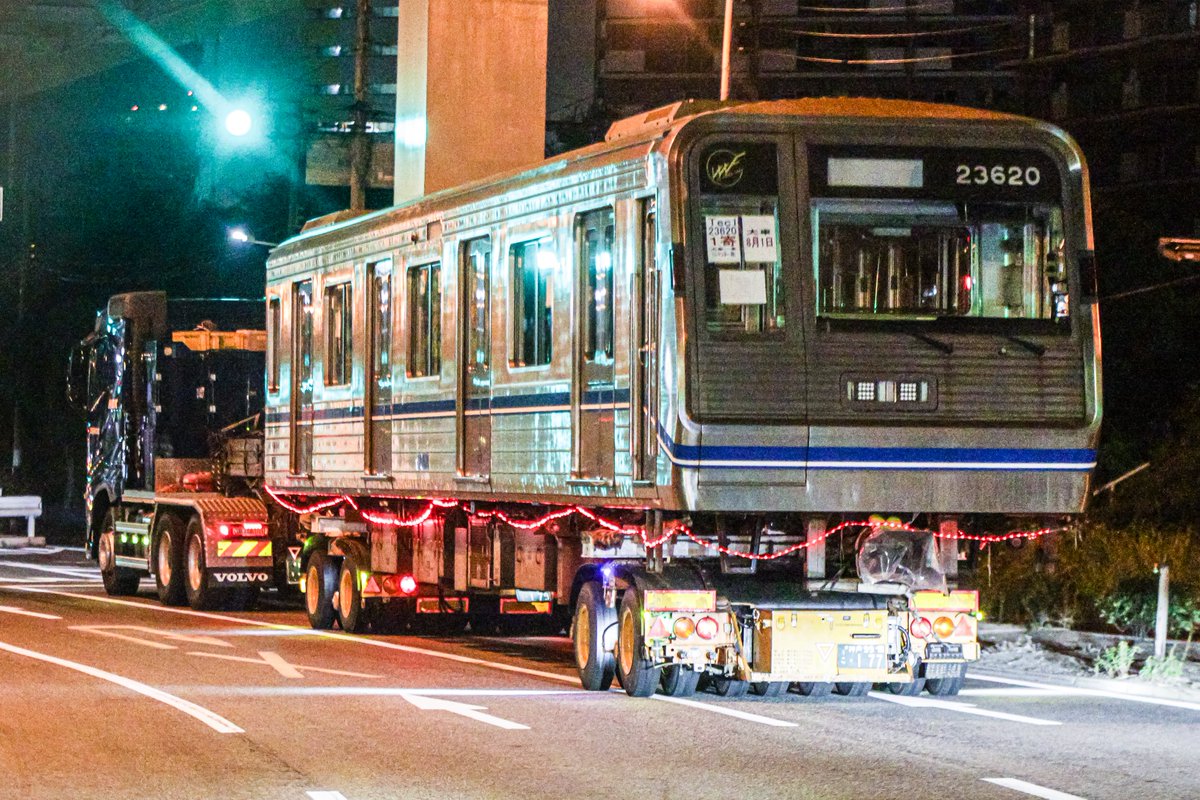 8/1,2 23620F 大阪車輌入場陸送 中間更新・車内リフレッシュ改造のため