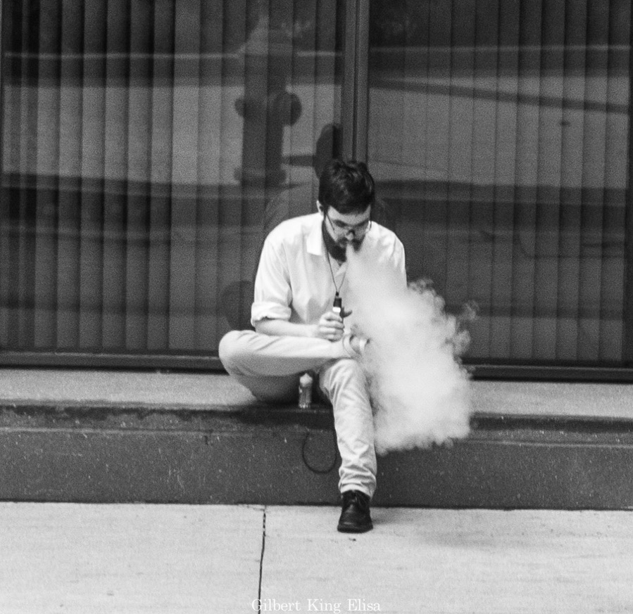GilbertKElisa's tweet photo. Blowing Off Steam
#GilbertKingElisa #art #streetphotography #smoke #vaped #blackandwhitephotography https://t.co/reDAGeGKLS