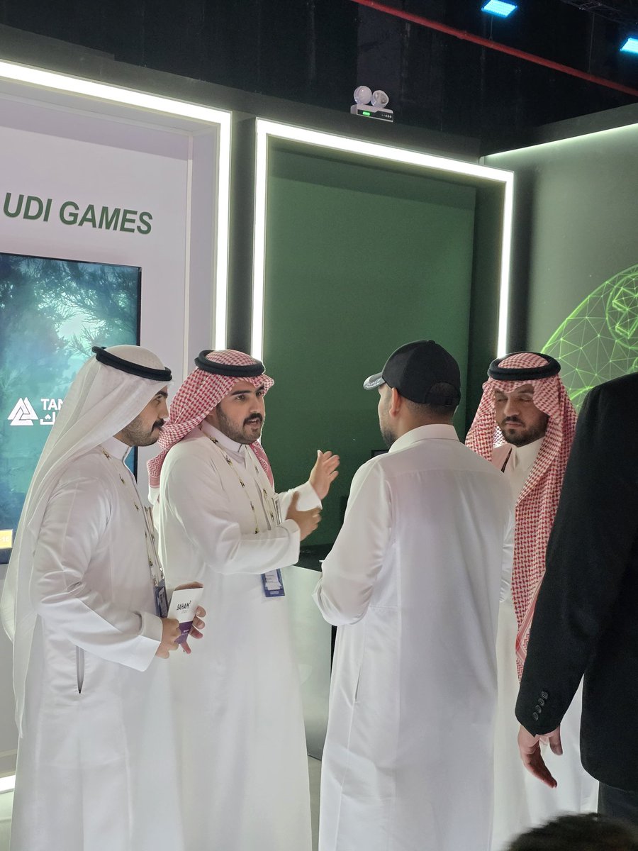 تشرفنا اليوم بزيارة رايد مشواح <a href="/Raedxx11/">RAED</a>  لقسمنا في حدث #EWC2025 
تشرفنا بالحديث معه وتعريفه عن استديو سهم وعن لعبتنا القادمة #تشابك2