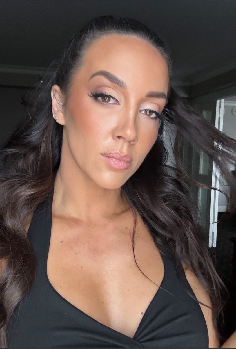 If looks could legislate, every mirror would be SALUTING me!!! 🤩