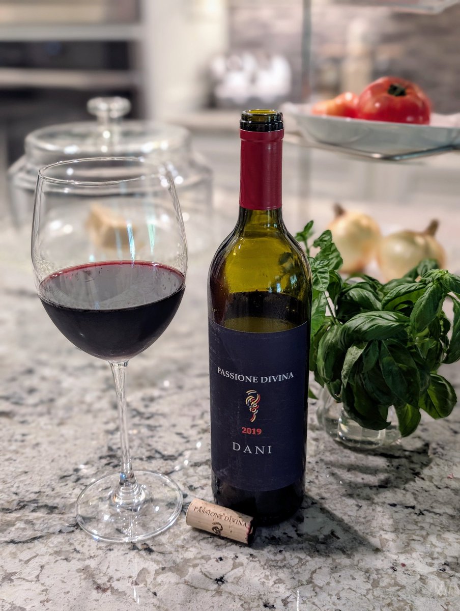 Wow, this wine is delicious! Nice notes of leather, tobacco, black licorice and blackberries. It's bold and the taste lingers nicely in your mouth. I also smell sweetness before I drink, I would say the smell of dark fruit jam.  <a href="/JojoRussellvine/">Joanne James Russell</a> <a href="/RussellVine1981/">Passione Divina</a> <a href="/campochiarenti/">Campochiarenti 🇮🇹®</a>