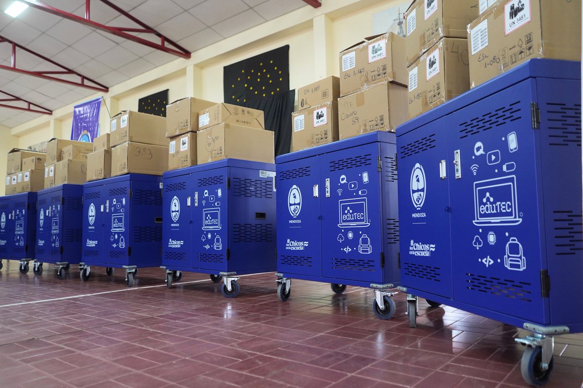 Con #Edutec estamos transformando la educación 🚀

Entregamos carros tecnológicos a 18 escuelas del Sur de la provincia 💻