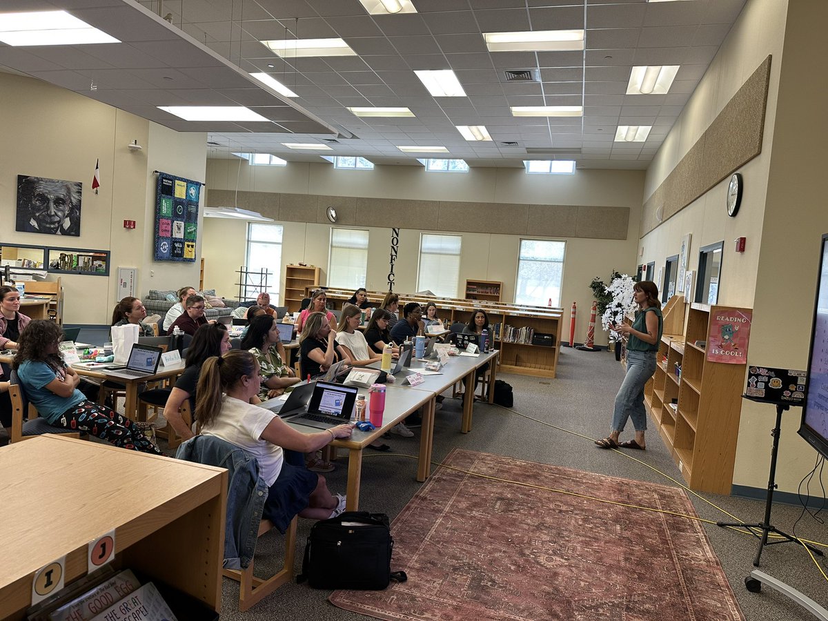 Lisa Robertson tweet media