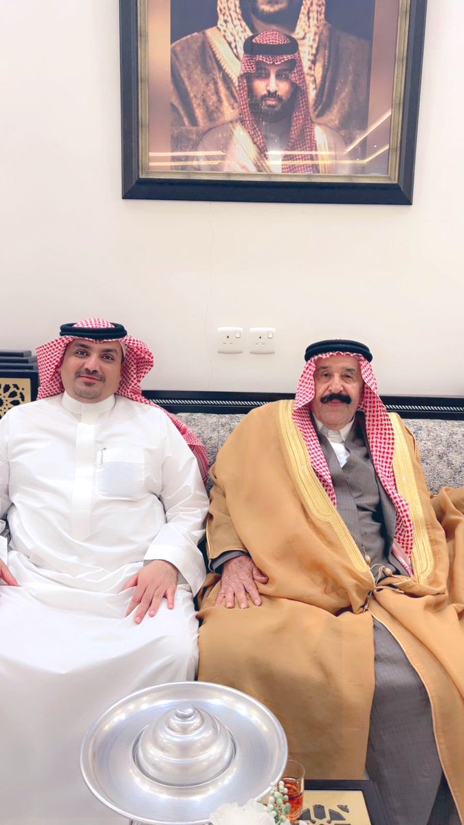 تشرفنا بزيارة الشيخ أبوعقلا عبدالله بن ناصر بن قشعم في مجالس القشعم بالرياض 
#مجالس_القشعم
#شيخ_الشيوخ
#شمر 
#طي 
#القشعم 
#العصاة 
#السعوديه_العظمى 
#العراق