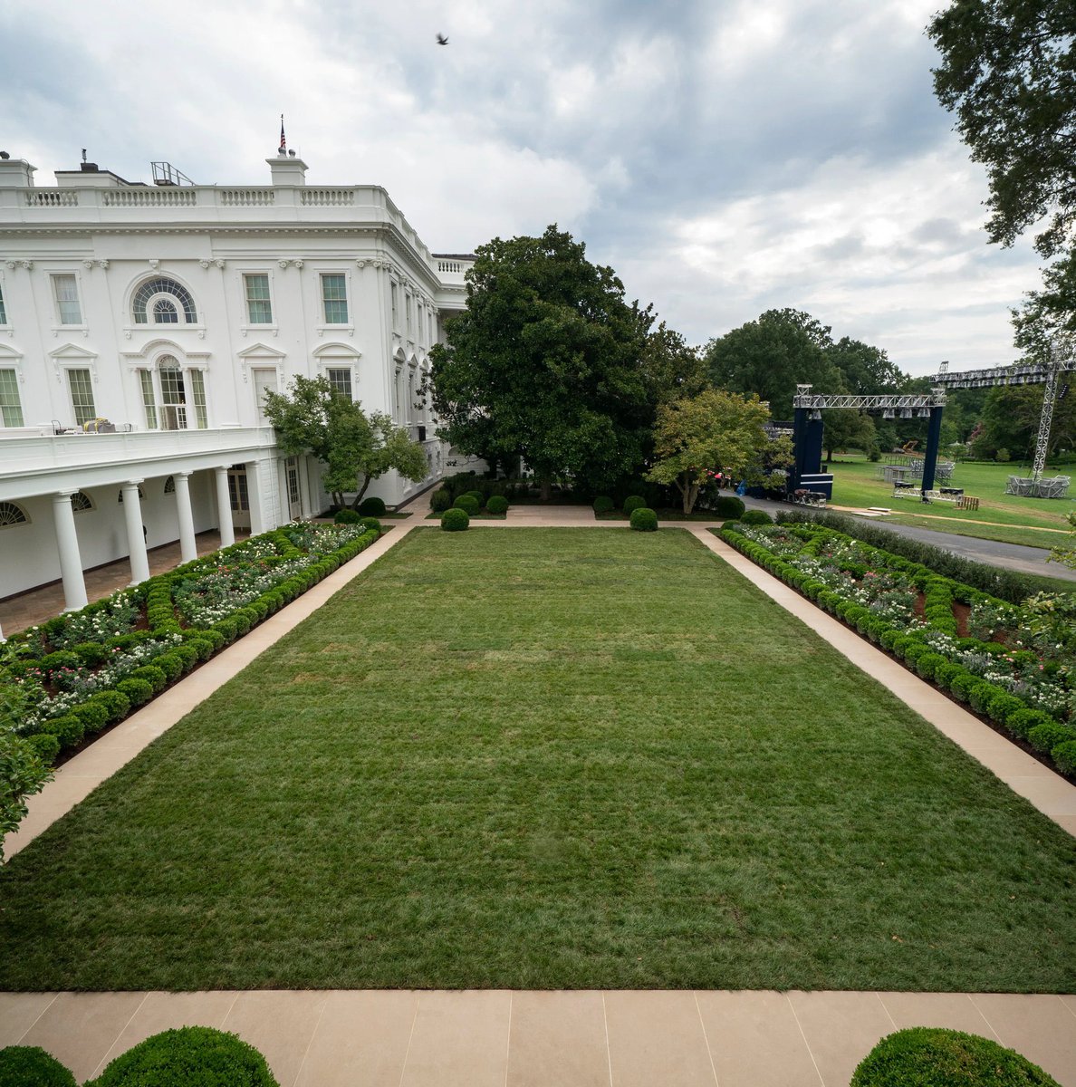 Four Seasons Total Landscaping tweet media
