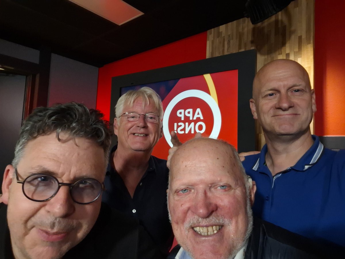 Radio maken over PSV, midden in de nacht. Met drie legendes. Vragen zijn welkom. We zitten op Omroep Brabant Radio.