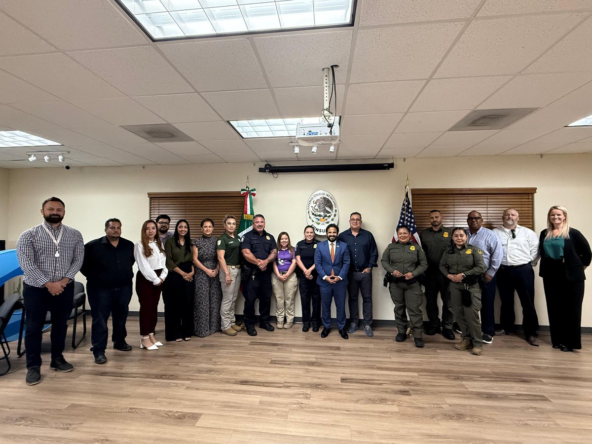 Marcos Moreno Báez (@morenobaez) on Twitter photo Sostuvimos 1a. Reunión Operativa de Atención a Repatriaciones con autoridades migratorias en Nogales para fortalecer la coordinación y continuar garantizando repatriaciones dignas, seguras y ordenadas. 🇲🇽🫱🏾🫲🏼🇺🇸
#ProtecciónConsular
<a href="/INAMI_mx/">INM</a> <a href="/CBPArizona/">CBP Arizona</a> <a href="/BorderPatrolHQ/">U.S. Border Patrol</a> Sostuvimos 1a. Reunión Operativa de Atención a Repatriaciones con autoridades migratorias en Nogales para fortalecer la coordinación y continuar garantizando repatriaciones dignas, seguras y ordenadas. 🇲🇽🫱🏾🫲🏼🇺🇸
#ProtecciónConsular
<a href="/INAMI_mx/">INM</a> <a href="/CBPArizona/">CBP Arizona</a> <a href="/BorderPatrolHQ/">U.S. Border Patrol</a>