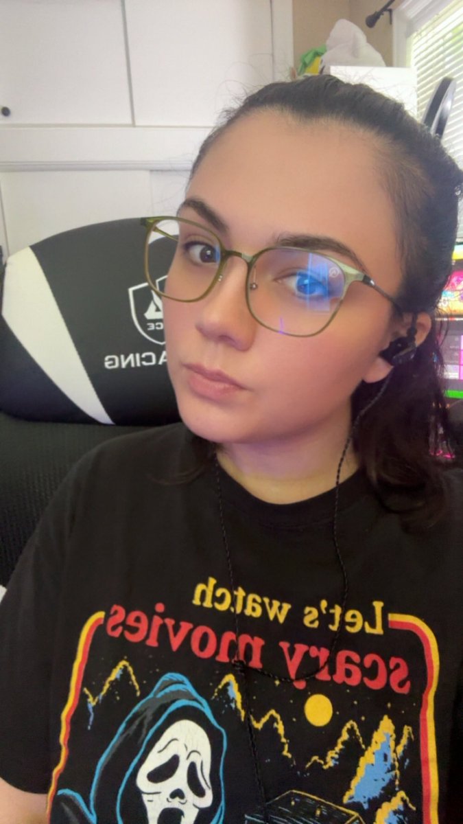 Live and locked for a few hours on Balders gate!! 

twitch.tv/britbrattv