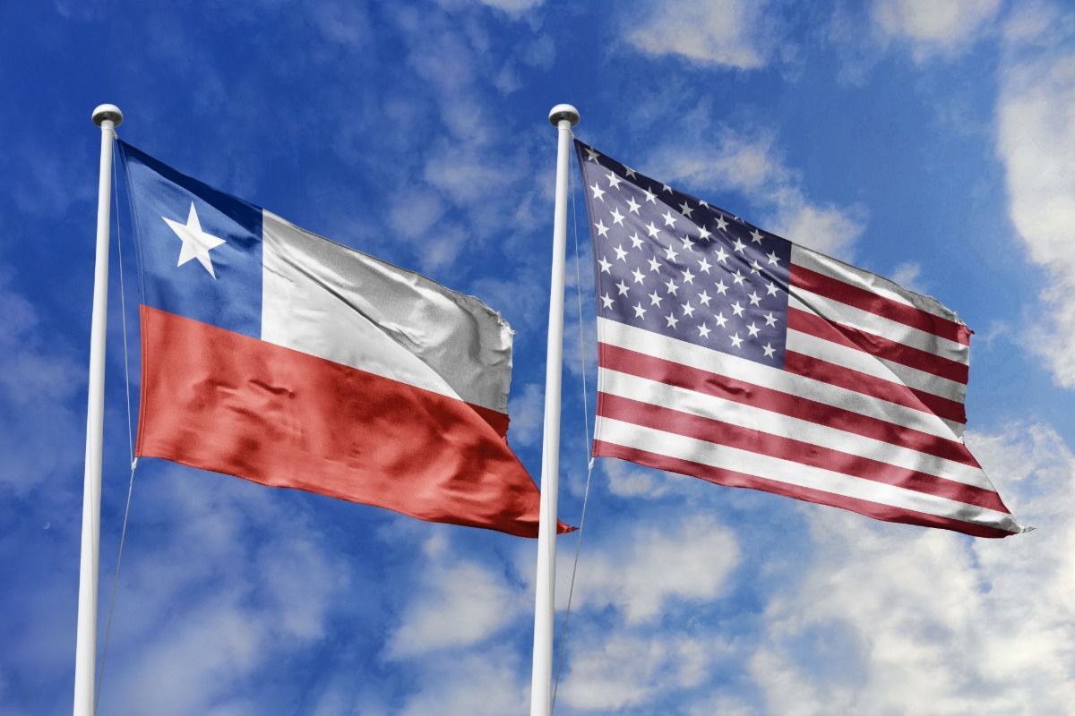 🇺🇸🤝🇨🇱 ¡Alianza por la seguridad! Estados Unidos y #Chile firman acuerdo para compartir datos biométricos y frenar a criminales transnacionales.  Conoce cómo el programa #BITMAP fortalecerá las fronteras y la cooperación regional.  🔍 
buff.ly/aESeOKD 
#Migración