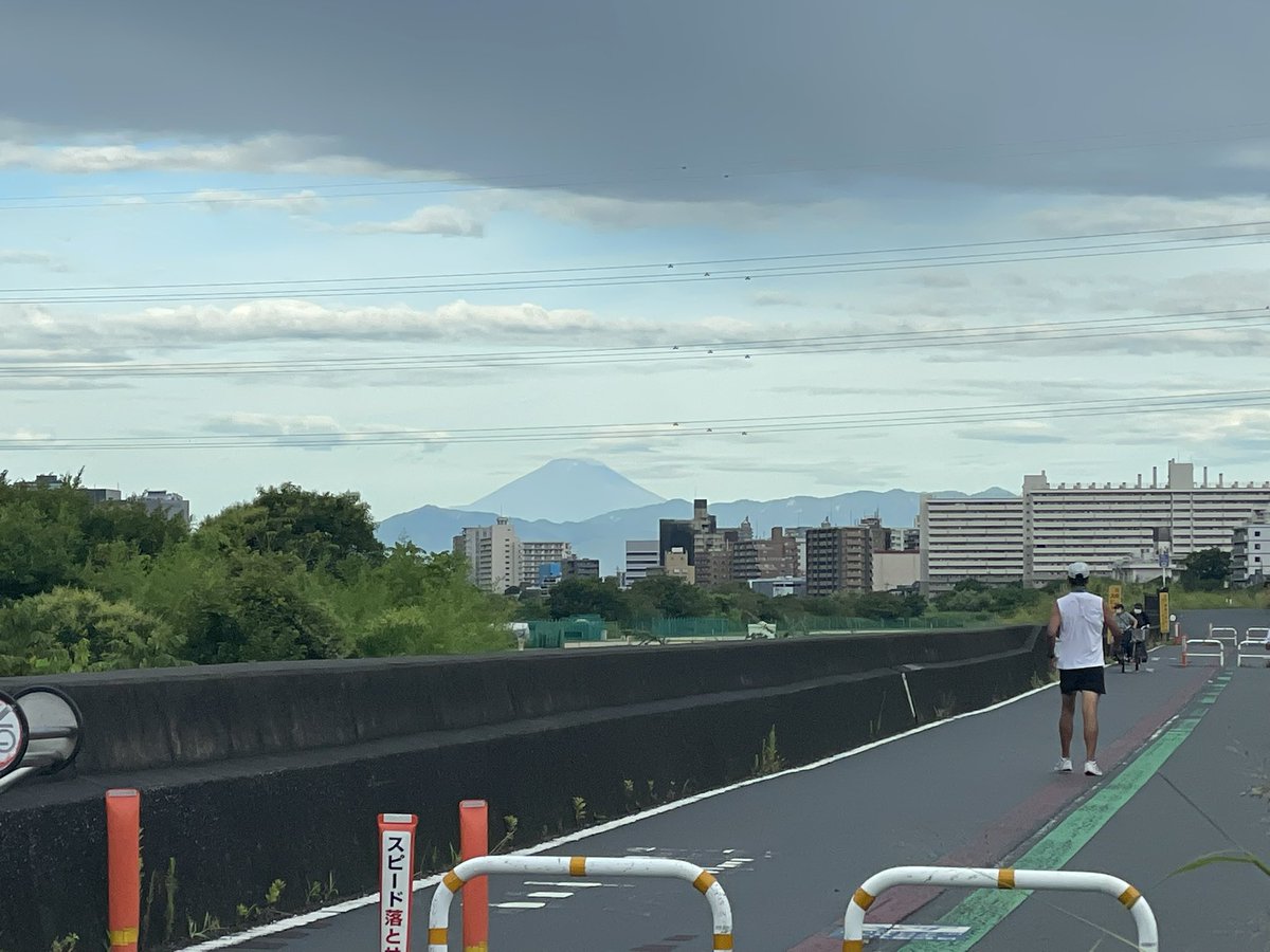 ここから一気に晴れて暑くなるんだろうなと予感させる空模様