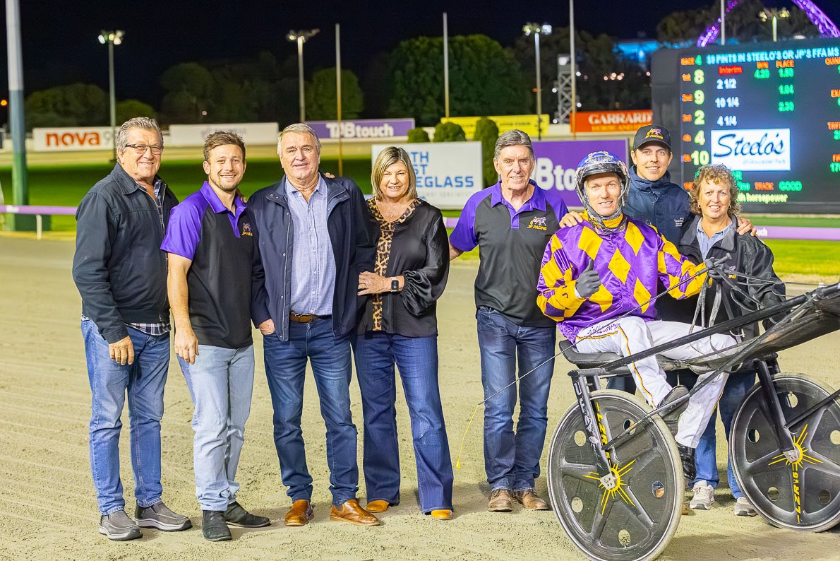 JpPacing's tweet image. Mighty Ronaldo 💪🏼
1.8.2025 $9 PINTS IN STEELO'S OR JP'S FFA 
Mile Rate 1.52.6 🔥
What a win 🥇
Ronaldo is racing in career best form &amp;amp; showing everyone just how tough he is! 

Congratulations to Connections 🏆 

📸 @Pacepix_AU 
👨‍✈️@GaryHallJnr
