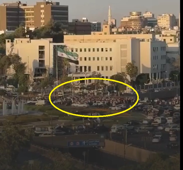 أيها الجماهير العريضة...أيها الجماهير العريضة...!!

الجولاني بقاله أسبوع يدعو لمليونية في دمشق نصرة لثورته، في الآخر حضر 50 نفر...

فضيحة تكشف انحسار دعم العصابات القاعدية في سوريا، وارتفاع حجم وكم المعارضة السورية لتصرفات حكامهم