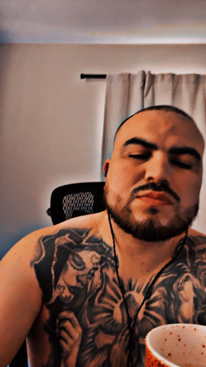 LIVE 
MODELOS 🍻 AND A UNCpov 
twitch / birria_berto