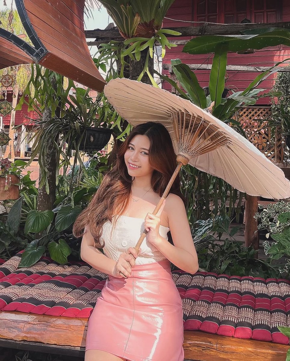 Lanasiannn's tweet photo. If you accept random 🍑 pics from 18f, say hii 👋 https://t.co/qxuyJBGkU9