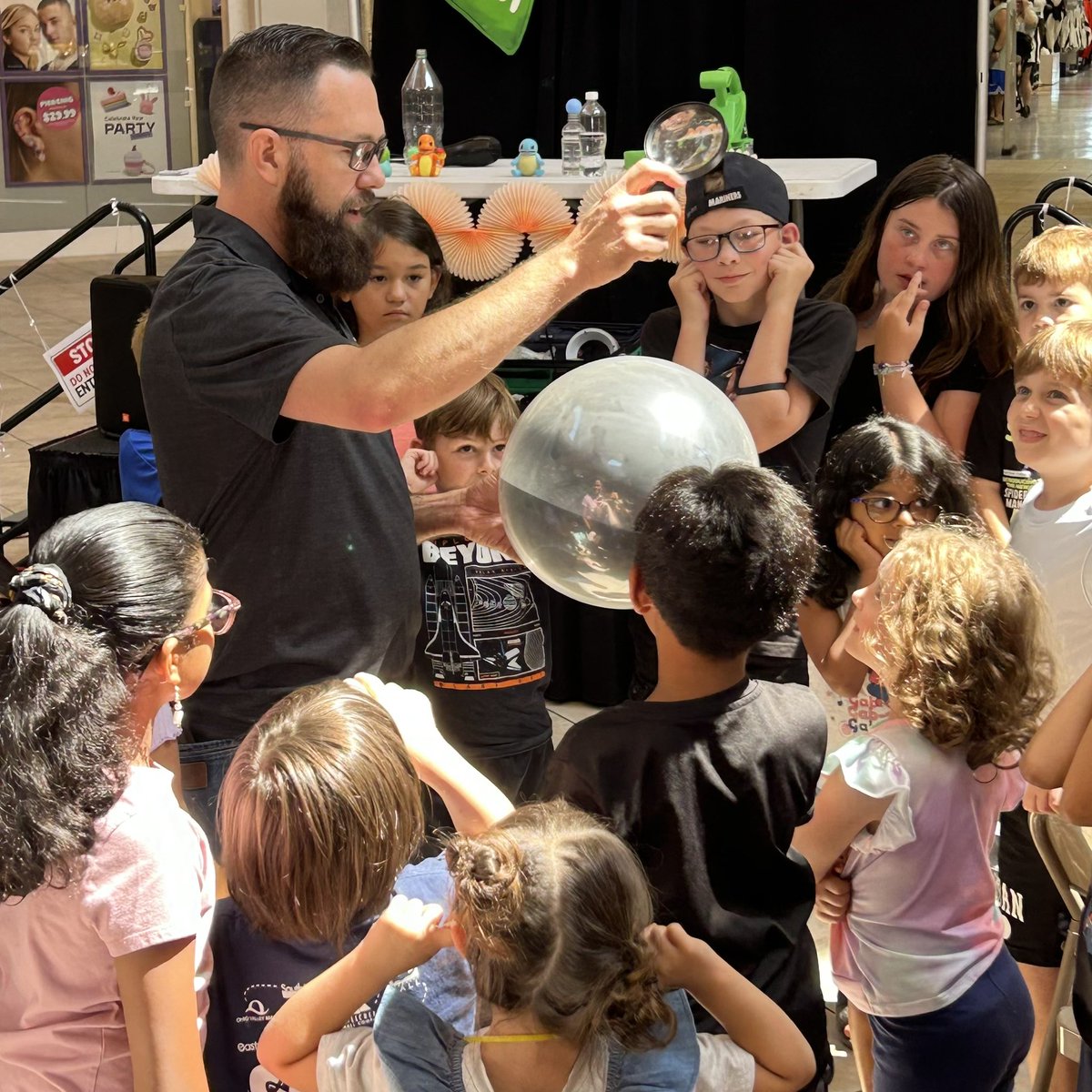 STEMLabOnTheGo's tweet photo. Spending my Friday, with some of the coolest kids, in Seattle, doing some of the coolest STEM, at South Hill Mall. #HookedOnScience #MrScience #Science #STEM #Seattle https://t.co/ppGvWKWls7