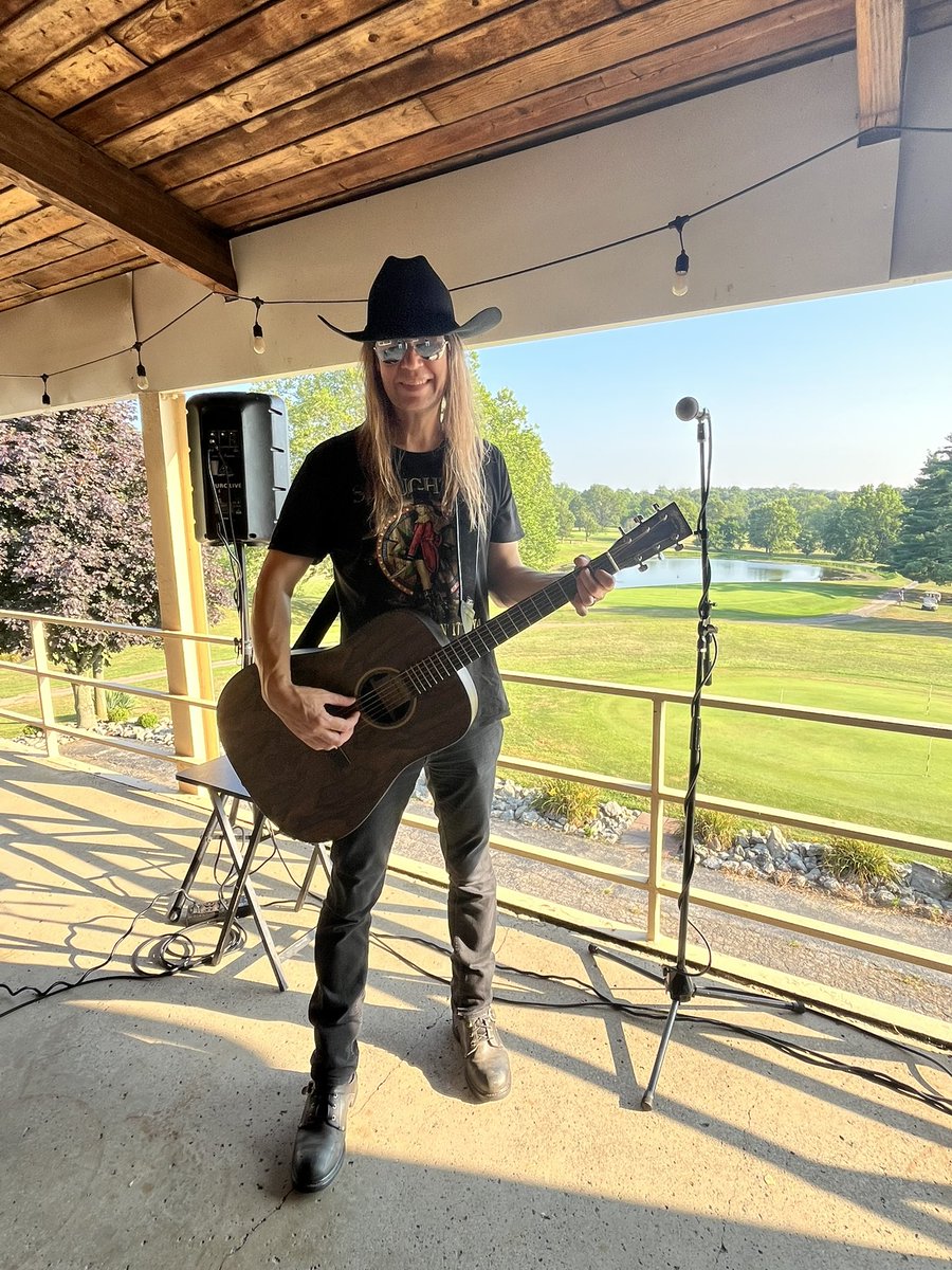 We are excited to be at The Hillsboro Elks tonight! It’s a party on the patio and for the first time this summer, the humidity is not trying to destroy us! 🤣🎸🤣🎸