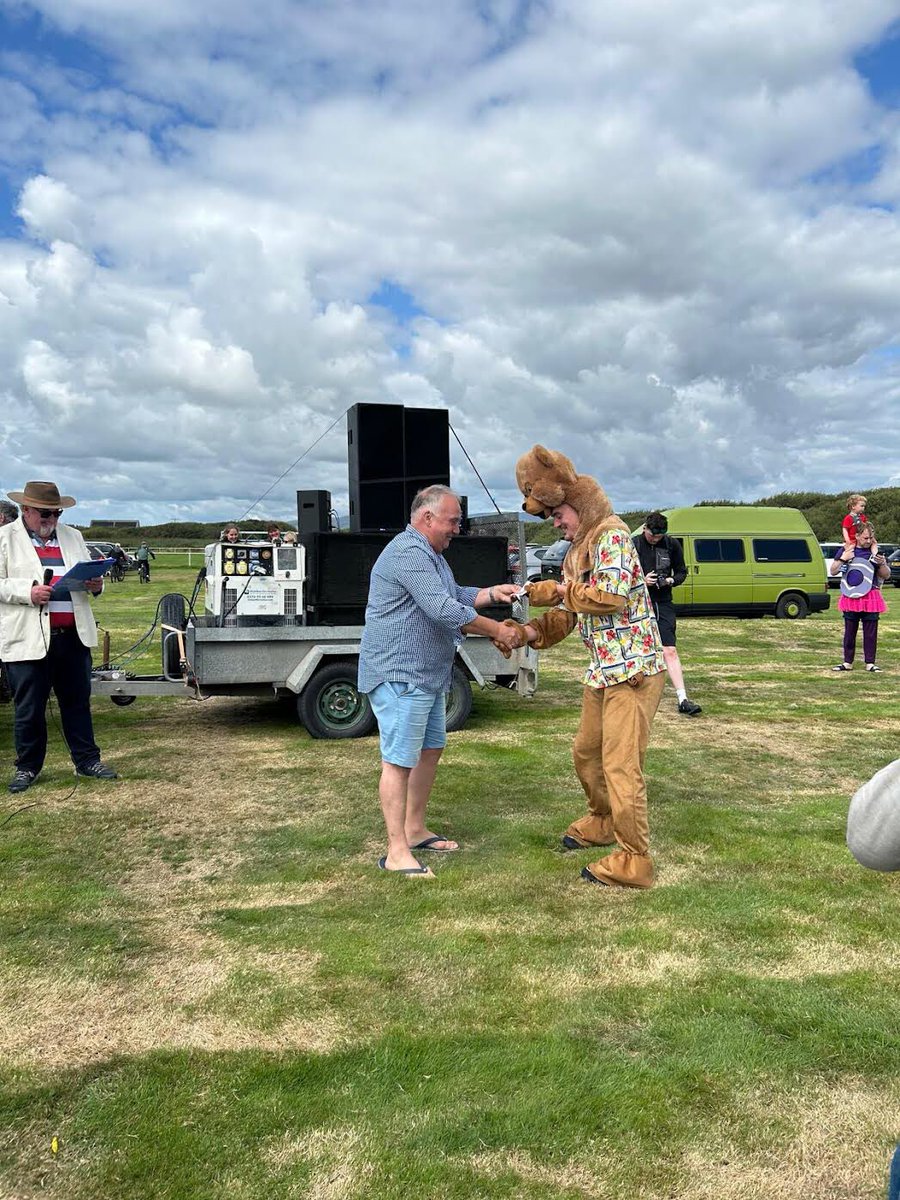Well done Friendship Inn. And thanks for stopping to salute me!!! By popular acclaim this parade was one of the best. Well done Carnival Committee and all who took part.