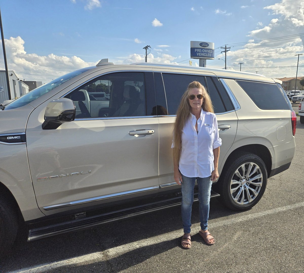 SmithFordAR's tweet photo. Congratulations to Milton and Faith Biggers on their 2023 Yukon Denali! 🎉🚙

We’re so glad you chose Smith Ford for your beautiful new ride. Great job, Tyler Barton, on helping make it happen!

#SmithFord #YukonDenali #HappyCustomers #ConwayAR https://t.co/2iThKLpKPb