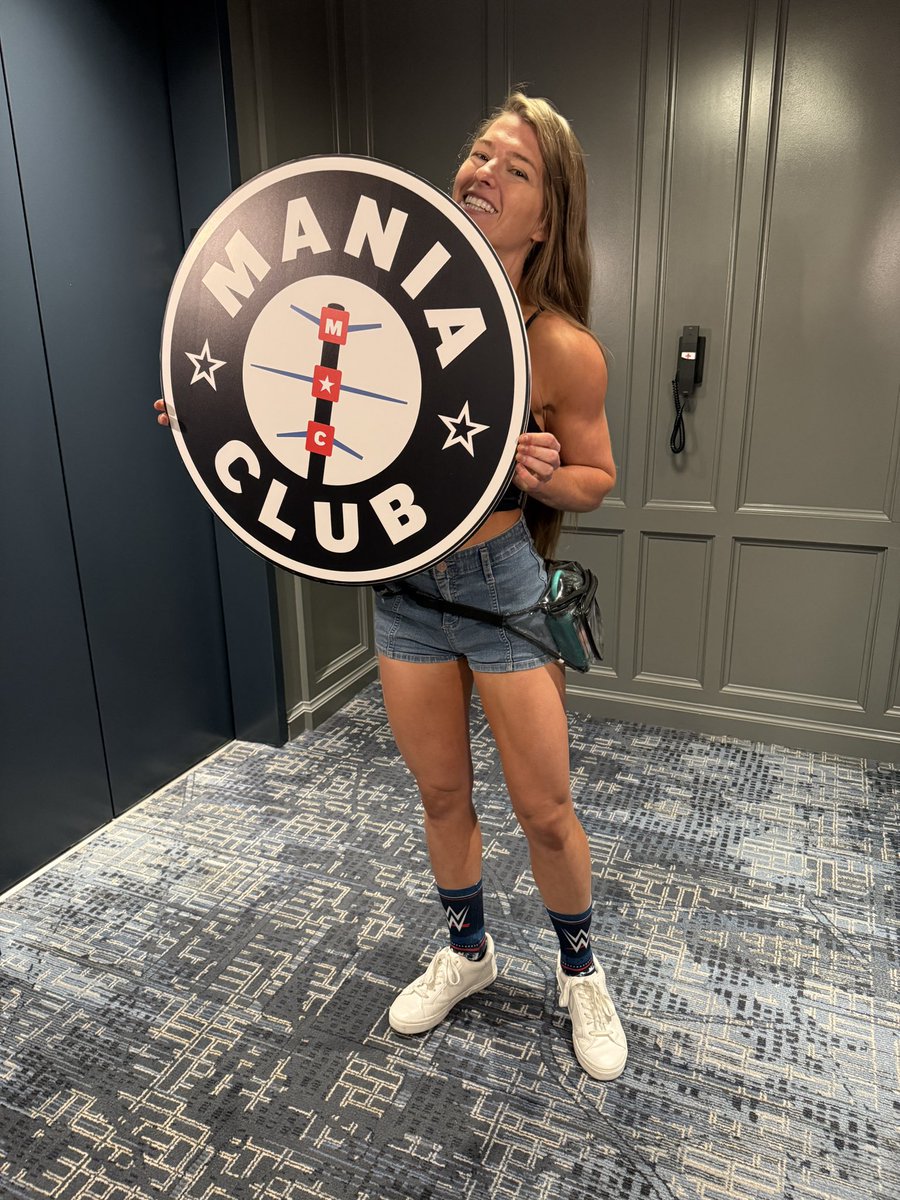 Look for my <a href="/MANIACLUBWWE/">Mania Club</a> sign on #WWE #SmackDown tonight!