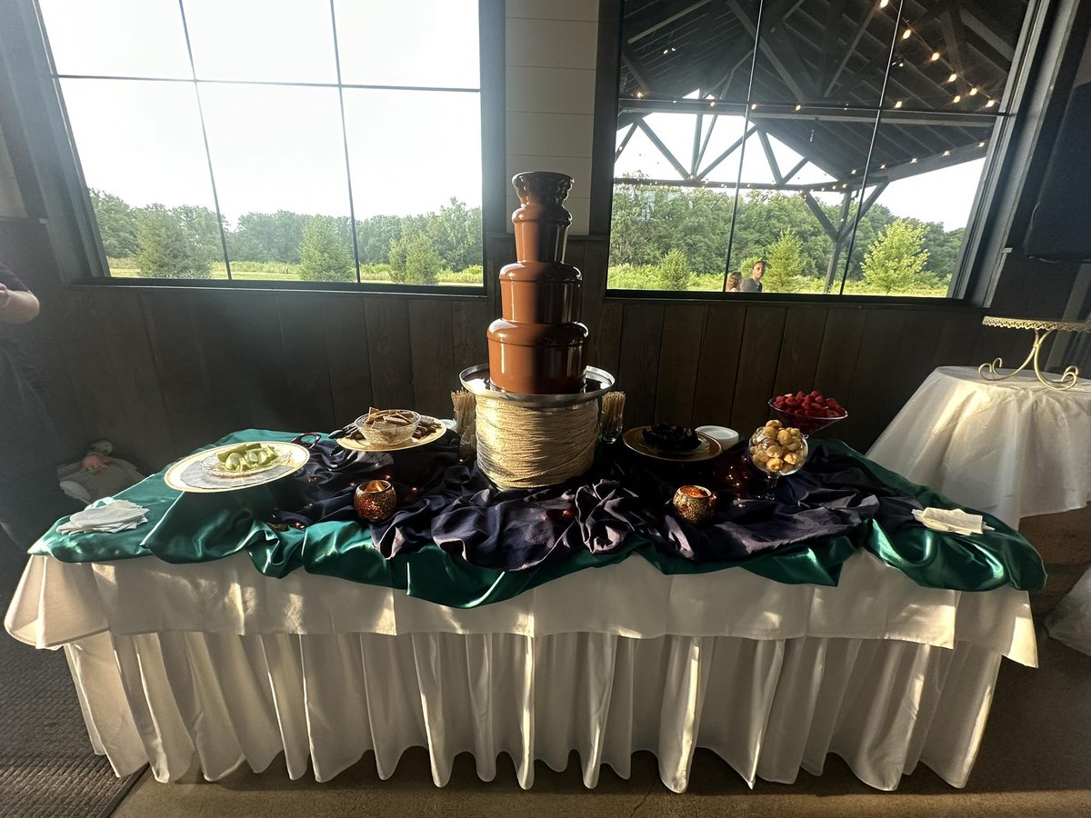 fwcfountain's tweet photo. Fort Wayne Chocolate Fountain is ready to start the party as Natalia and Shawn get ready to celebrate with friends and family at Union 12 in Columbia City. #celebratinglifesmilestoneswithchocolate https://t.co/ODZDo5qqy0