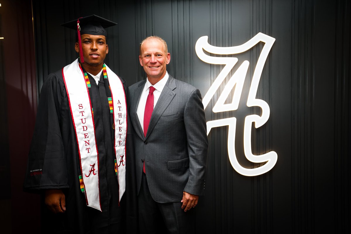 AlabamaFTBL's tweet photo. Congrats, Summer Grads! 🎓🏆
@parkerbrail  @DannyLewis2022 

#RollTide https://t.co/9RnbJrWp4e