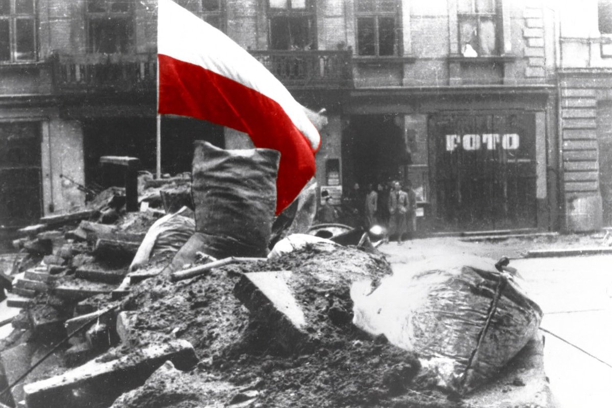 🇵🇱 81. rocznica Powstania Warszawskiego

Dziś oddajemy hołd Bohaterom Powstania Warszawskiego.
1 sierpnia 1944 roku warszawiacy podjęli nierówną walkę o wolność i godność – walkę, która na zawsze zapisała się w historii Polski i świata.

To jedna z ostatnich rocznic, które