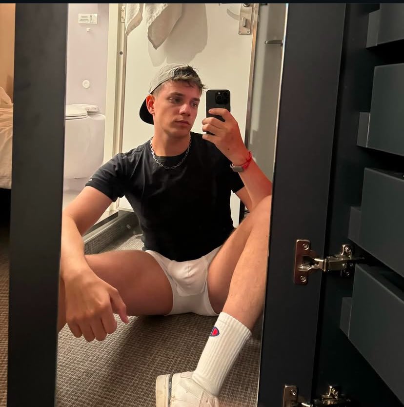 stephen2667's tweet photo. What can you say about this😎🏳️‍🌈 https://t.co/X0Qti311Zi