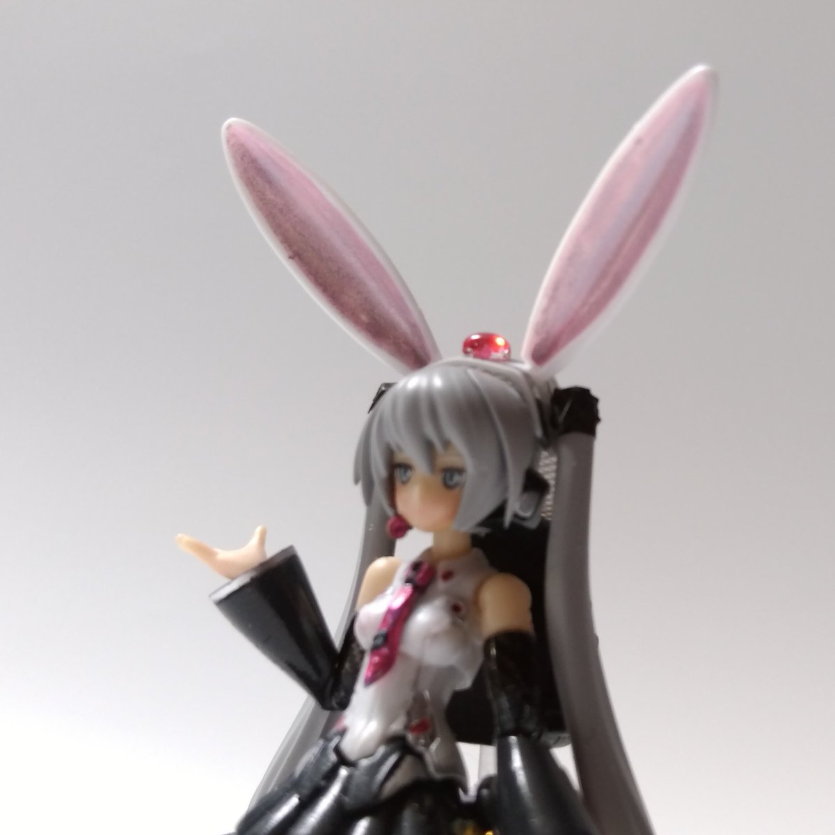 おはようございます。
#バニーの日 
#ヘキサギア 
#ハンドスケール
うちの子、ラビィちゃんです🐇