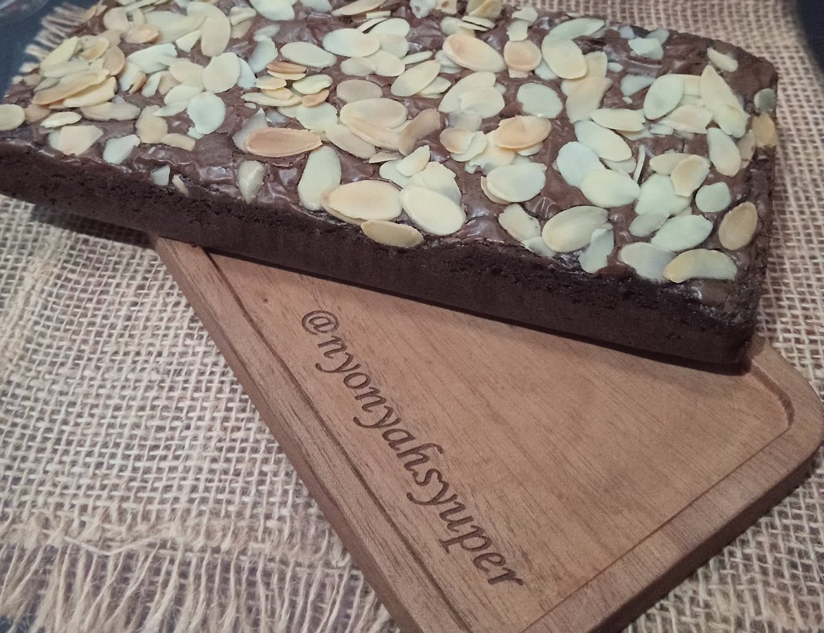 99,000 u/1 orang  &amp;
Brownies free ongkir untuk 1 org 

24 hours 🔥
Repost

Cuzz 
#nyonyahsyuperjuaranya