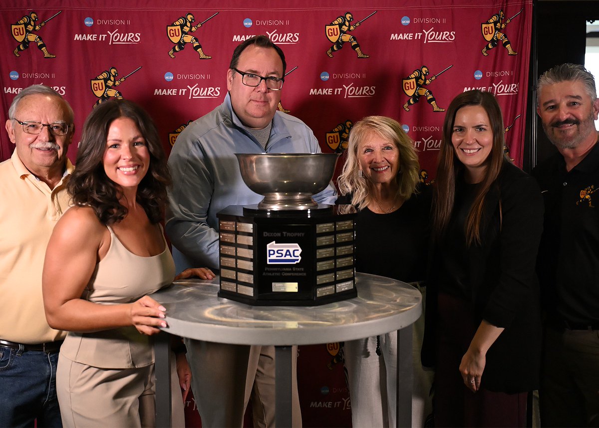 Our team enjoyed a great evening at our athletics summer reception, hosted by Knight Nation!

We had a special guest join us, too 😉🏆