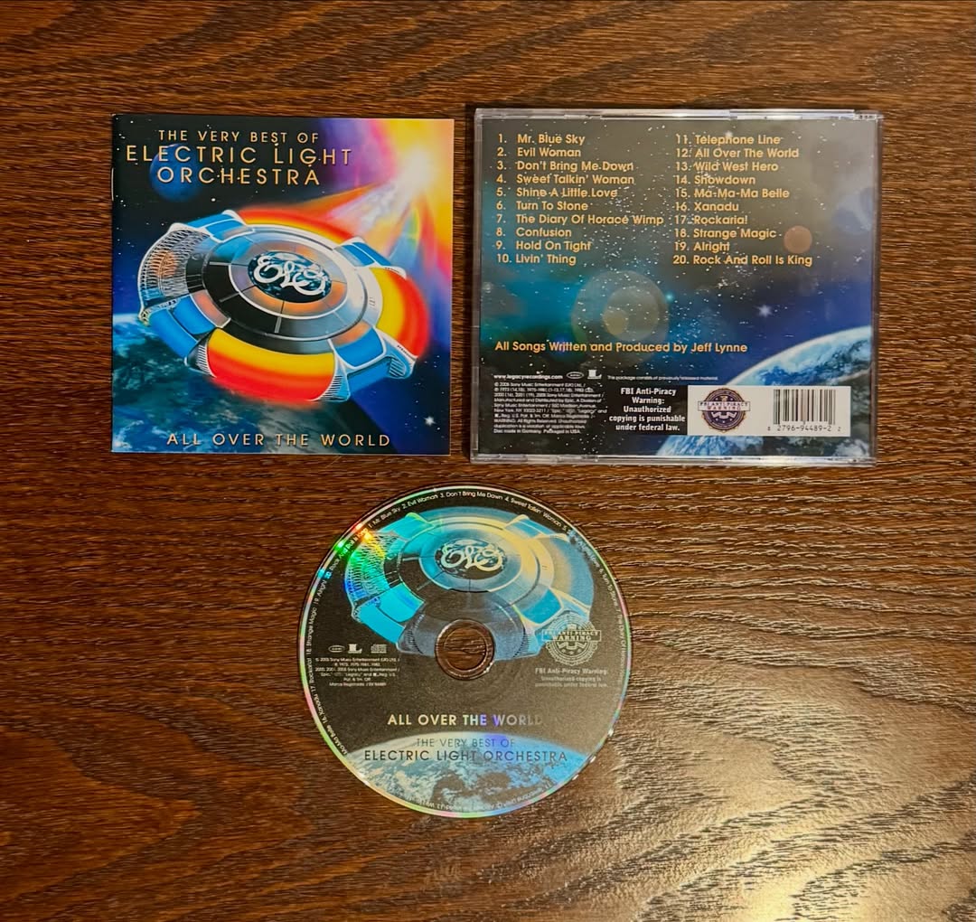 franzoian's tweet image. Mais um para coleção!
CD💿
Electric Light Orchestra
All Over The World - The Very Best Of Electric Light Orchestra
#electriclightorchestra
#cdcollector
#cdcollections
#cdcollectors
#cdcommunity
#cdcollecting
#compactdisccollector
#cdjunkie
#cdlover
#compactdisc
#mycdcollection