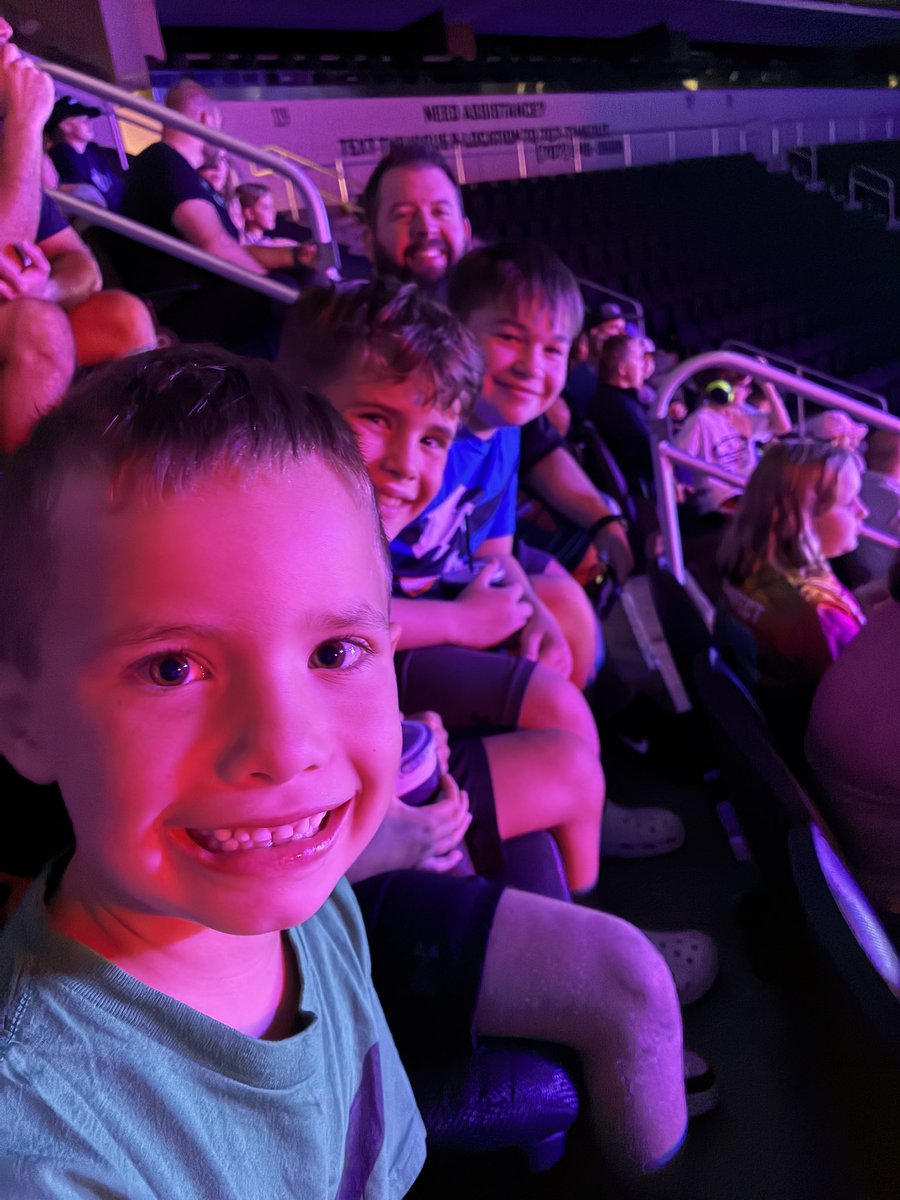 mike_odar's tweet photo. #dudeperfecttour https://t.co/SvGfJwFWj1